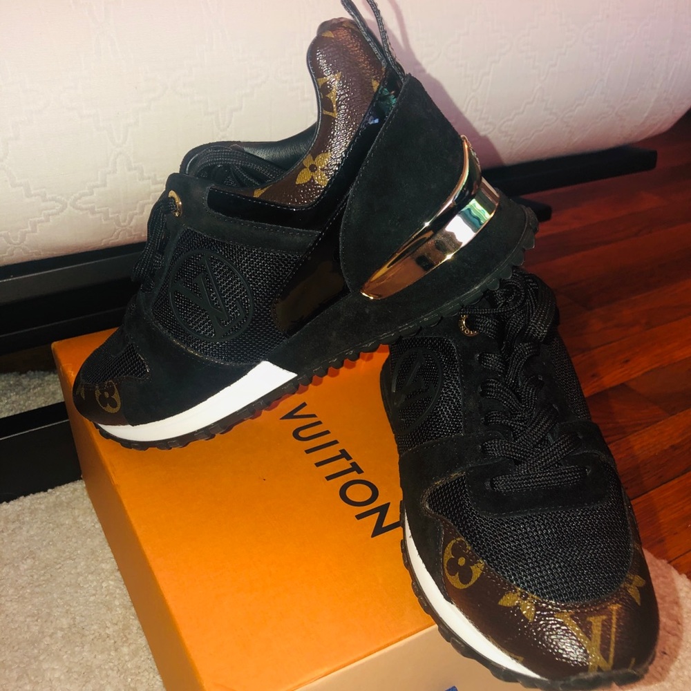 Louis Vuitton Run Away Sneakers size 7